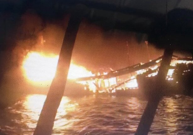 Đang neo đậu, tàu cá gần 10 tỷ đồng của ngư dân Quảng Nam bốc cháy trong đêm