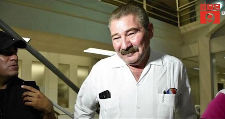 Bị tra tấn bằng cách cho nghe nhạc 10 ngày liên tiếp, tù nhân suýt phát điên