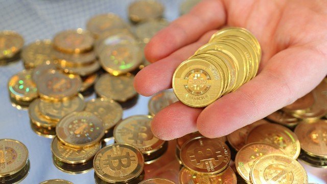 Giá Bitcoin hôm nay 28/11: Vẫn chưa mò thấy đáy, nhà đầu tư 'bỏ của chạy lấy người'