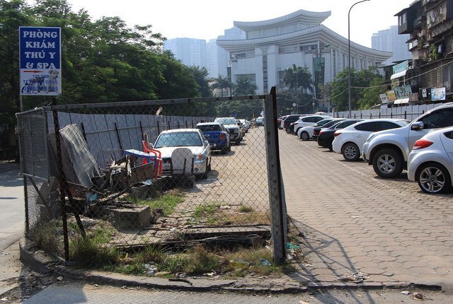 Dự án bãi đỗ xe thông minh biến thành bãi rác nhếch nhác giữa Thủ đô