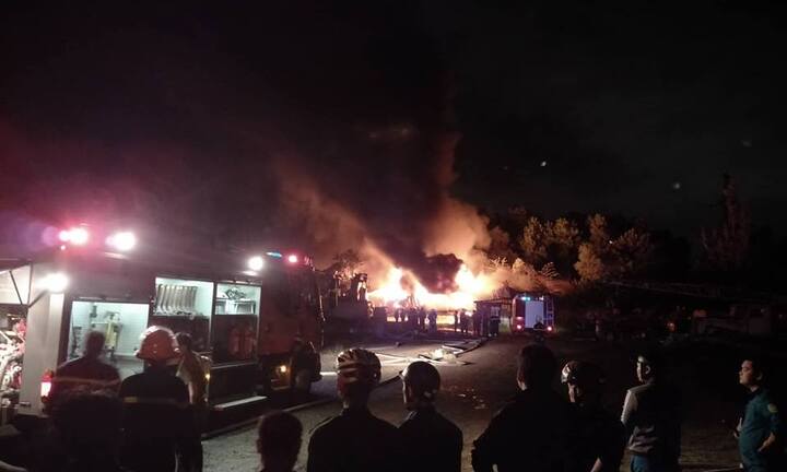 Cháy rụi kho sơn ở khu công nghiệp Hòa Cầm, TP Đà Nẵng