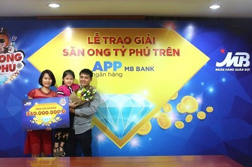 Khách hàng trúng tới 330 triệu đồng khi 'săn ong tỷ phú' của App Ngân hàng MBBank