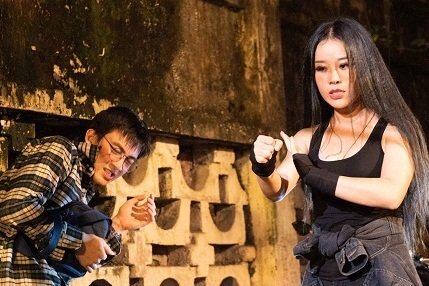 Hoa Trần - vợ kém 18 tuổi của Việt Hoàn chạy xe phân khối lớn, đánh đấm cực 'ngầu'