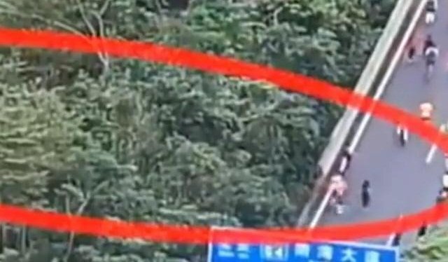 Clip: Hàng loạt VĐV gian lận, chạy lối tắt bị camera giao thông bắt quả tang
