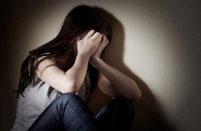 Tạm giữ bố dượng đồi bại ở Hải Phòng