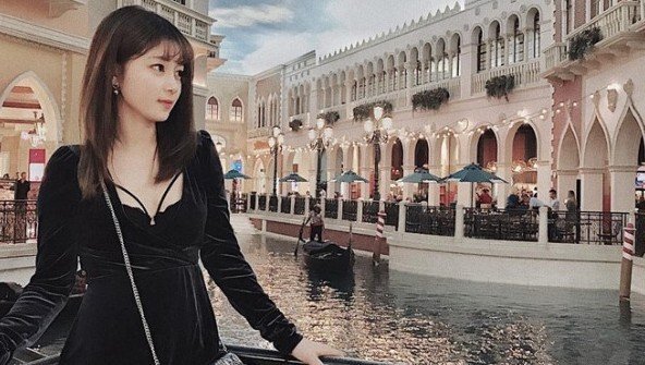 Hot girl Việt xinh đẹp làm đạo diễn ở Mỹ, cuộc sống ngập trong hàng hiệu
