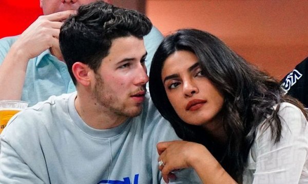 Chuyện tình đẹp như cổ tích của Nick Jonas và hoa hậu hơn 10 tuổi