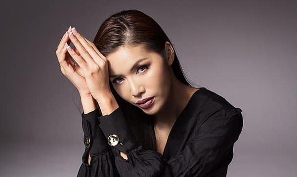 Fan quốc tế ấn tượng với thần thái sắc lạnh của Minh Tú tại ‘Hoa hậu Siêu quốc gia 2018’