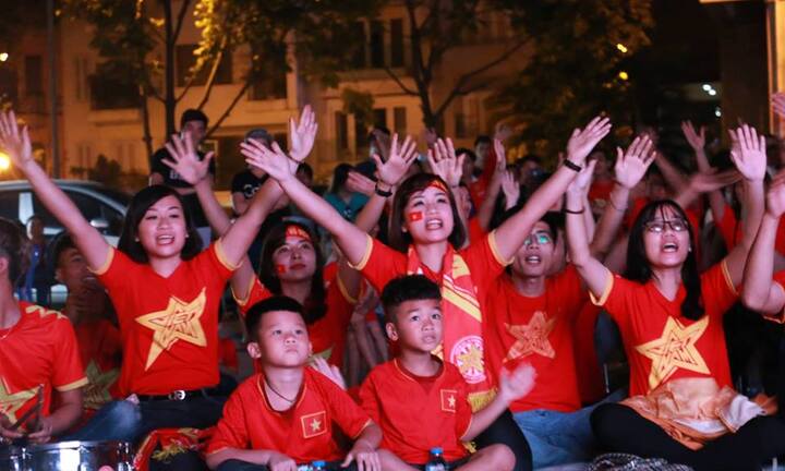 Video: CĐV Hà Nội vỡ òa sau bàn thắng của Anh Đức vào lưới Philippines