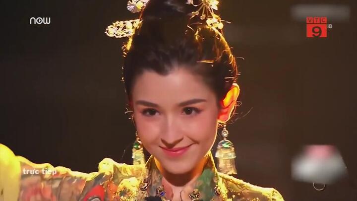 Dung mạo xuất chúng của mỹ nữ Tân Cương nổi tiếng sau một đêm vì quá đẹp