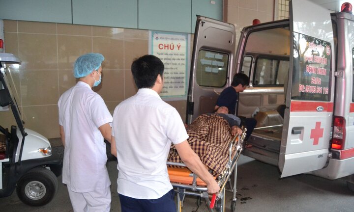 Đi phượt cùng nhóm bạn, một du khách Mỹ bị tai nạn giao thông nguy kịch