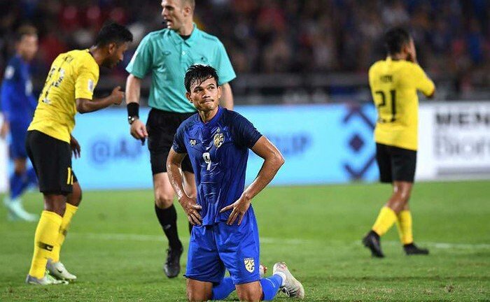 Sút hỏng 11m, tiền đạo Thái Lan rưng rưng nước mắt, mong người hâm mộ tha thứ