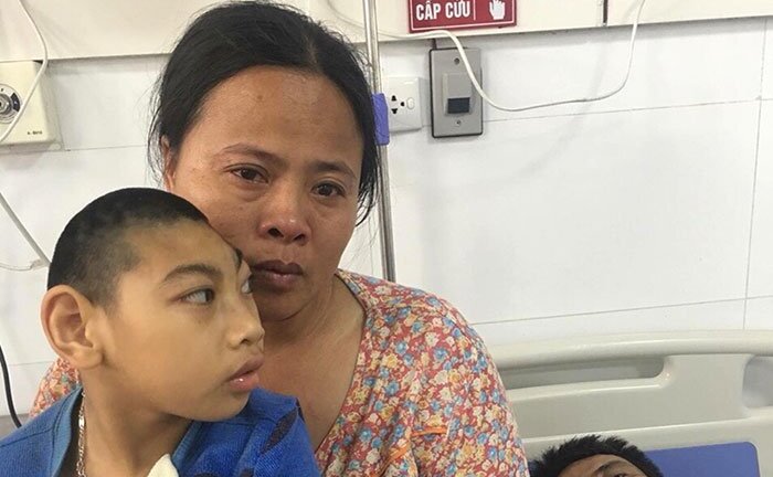 Nỗi đau tột cùng của người phụ nữ 40 tuổi, chồng thủng tạng cấp cứu, con bị teo não bẩm sinh
