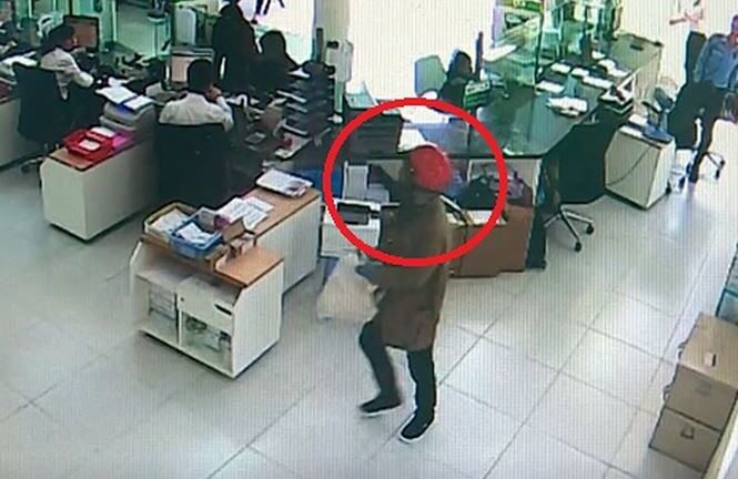 Hai thanh niên dùng vật giống súng cướp ngân hàng ở TP.HCM: Đại diện Ngân hàng Việt Á lên tiếng