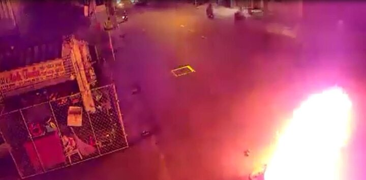 Thanh niên dừng xe, đổ xăng tự thiêu giữa đường ở TP.HCM