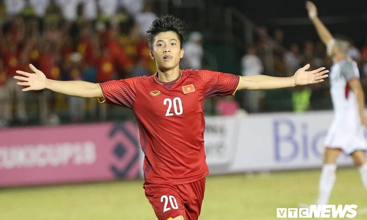 Mẹ Phan Văn Đức vượt 330 cây số trong đêm ra Hà Nội cổ vũ con