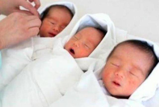 Vợ sinh 3, chồng bàng hoàng phát hiện chỉ 1 bé là con mình