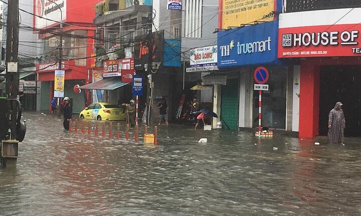 Mưa ngập lịch sử ở Đà Nẵng: Học sinh 2 trường được nghỉ học ngày 10/12