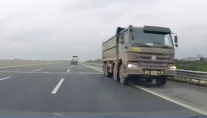 Vì sao không truy tìm được xe tải chạy ngược chiều vun vút trên cao tốc Hà Nội - Hải Phòng?