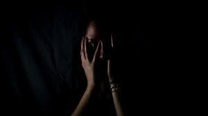 Chuyện khó lý giải: Cô gái 'mù' trong ba ngày mới mở được mắt