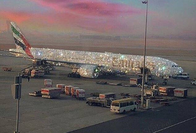 Sự thật chiếc máy bay dát kim cương của hãng hàng không Emirates
