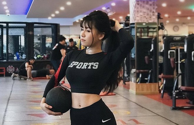 Bạn gái tin đồn của thủ môn Văn Lâm nói lời yêu, cổ vũ bằng tiếng Nga