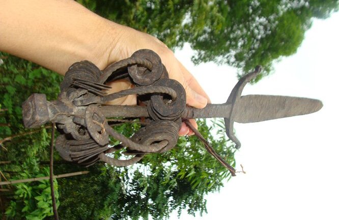 Những thanh kiếm bí ẩn ở Việt Nam: Kiếm báu kỳ lạ của tổ tiên người Dao