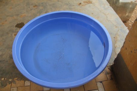 Phát hiện thi thể úp mặt vào thau nước ở Cà Mau