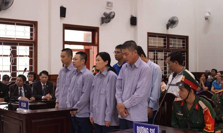 Buôn lậu gần 5 triệu lít xăng tại cảng Cam Ranh, 8 người lĩnh án