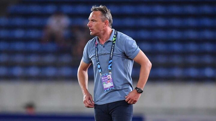 Myanmar 'trảm' HLV gây hấn với Park Hang Seo