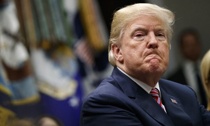 Tổng thống Trump tự bảo vệ mình trước sức nóng pháp lý ngày càng gia tăng