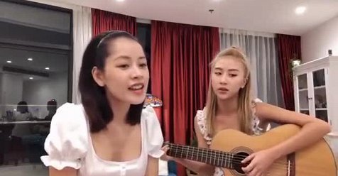 Sau MV gợi cảm quá đà, Chi Pu gây bất ngờ khi hát 'Hong Kong 1' với Quỳnh Anh Shyn