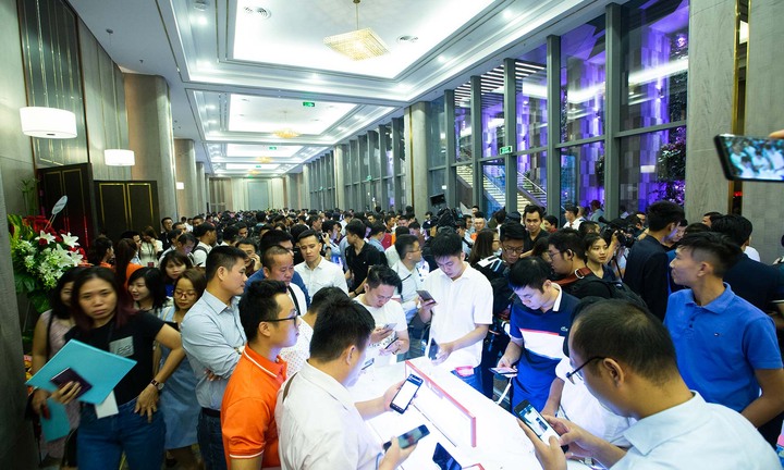 Nhiều nhà phân phối điện thoại hàng đầu Việt Nam sẵn sàng tung Vsmart sau ngày ra mắt