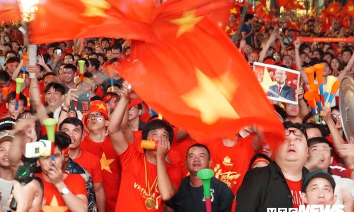 Trực tiếp: Khán giả cả nước vỡ oà cảm xúc khi Anh Đức ghi bàn mở tỷ số cho đội tuyển Việt Nam