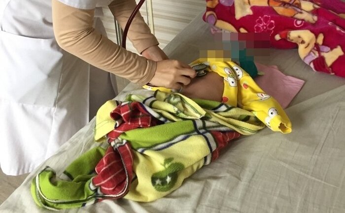 Ho kéo dài, bé gái 2 tháng tuổi nguy kịch vì lý do không ngờ