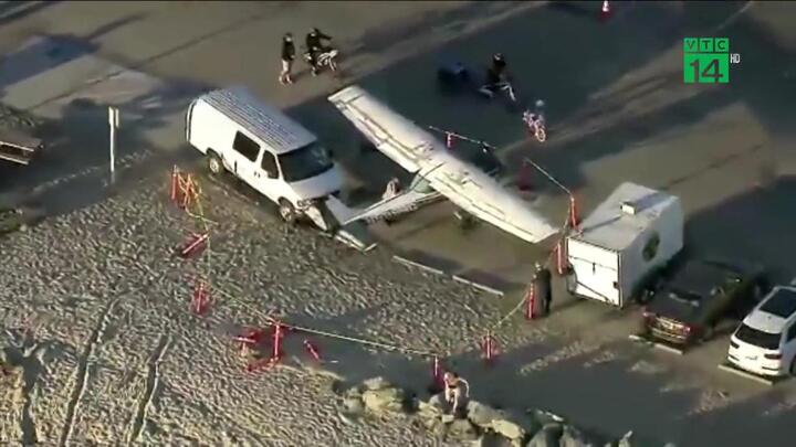 Động cơ mất điện, máy bay hạ cánh khẩn cấp xuống bãi biển