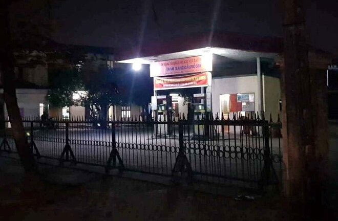 Thanh Hóa: Hàng nghìn lít dầu từ cây xăng tràn ra đồng, nhiều gia đình phải sơ tán