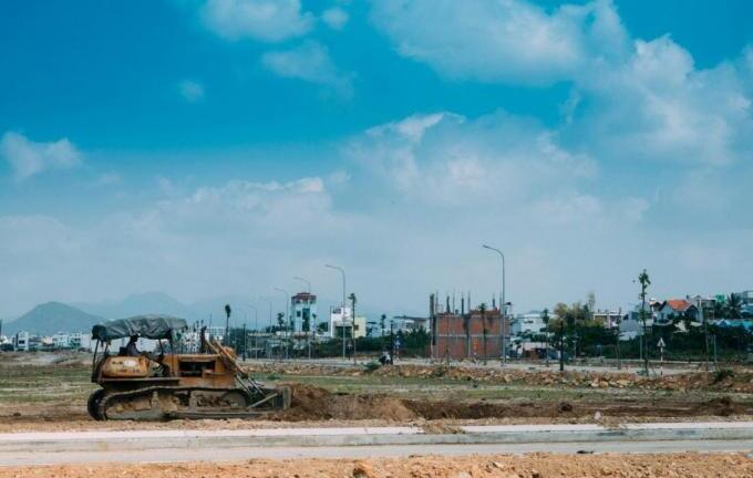 Nhiều doanh nghiệp gặp khó với quy định ‘vênh’ luật