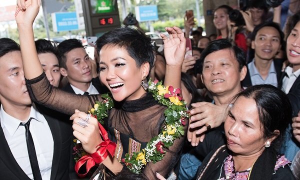 H’Hen Niê: ‘Được thưởng bao nhiêu tiền, tôi đều đi làm từ thiện hết’