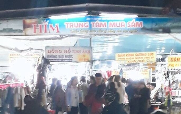 Bị cảnh sát PCCC 'tuýt còi', chợ đêm trái phép ở Huế vẫn ngang nhiên hoạt động