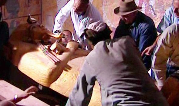 6 nhà khảo cổ học chết bí ẩn sau khi mở quan tài cổ đại