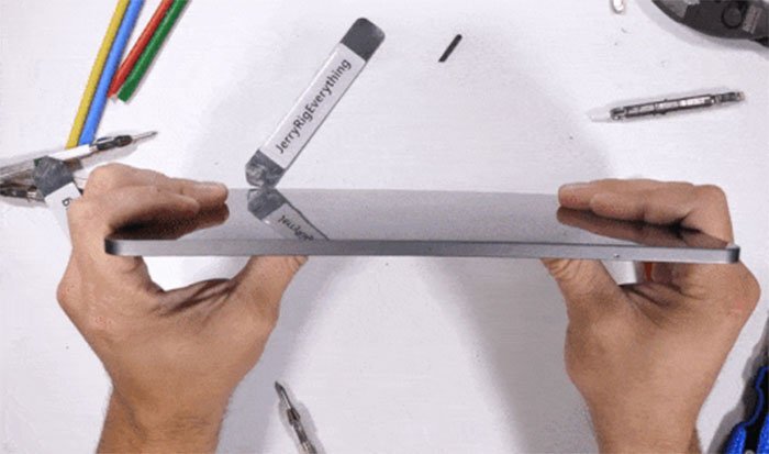 iPad Pro 2018 bị cong, Apple nói đó không phải khiếm khuyết