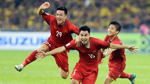 Mẹ cầu thủ Đức Huy viết thư gửi con trai, fan nữ 'rần rần' đua nhau xin làm con dâu