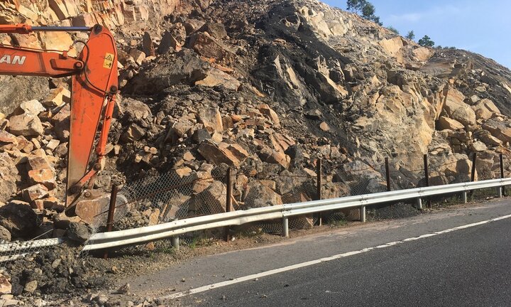 Bẫy giăng trên cao tốc Đà Nẵng – Quảng Ngãi: Hết bù lún cầu cống, lại dốc sức chống sạt lở