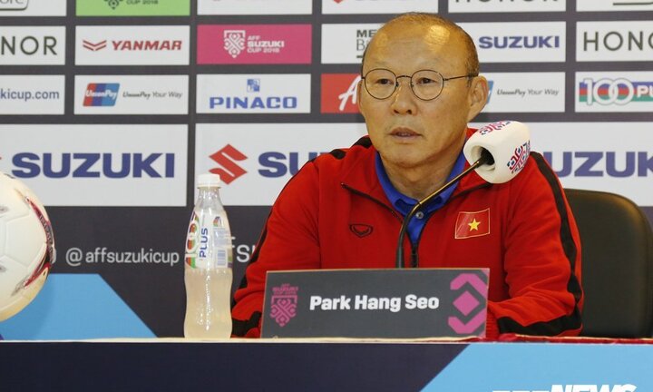 Báo châu Á: CLB Trung Quốc, Hàn Quốc trải thảm đỏ mời HLV Park Hang Seo