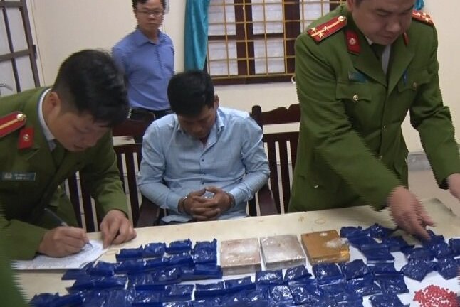 Phát hiện 3 bánh heroin, 14.000 viên ma tuý tổng hợp trong nhà trùm ma túy xứ Nghệ
