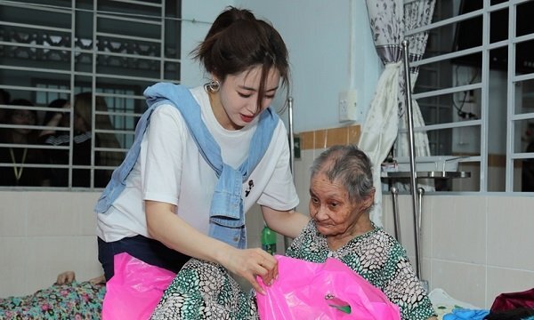 Eun Jung (T-ara) bất ngờ đến Việt Nam, cùng fan làm từ thiện dịp cuối năm