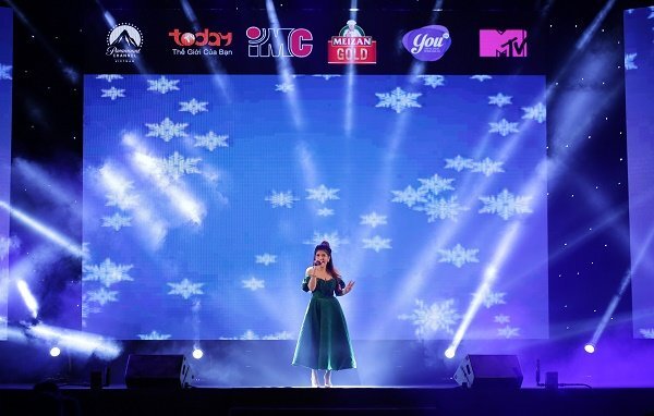 Khởi My, Tố Ny, Lưu Hiền Trinh hòa mình cùng người hâm mộ Đà Nẵng trong 'Vũ khúc mùa đông'