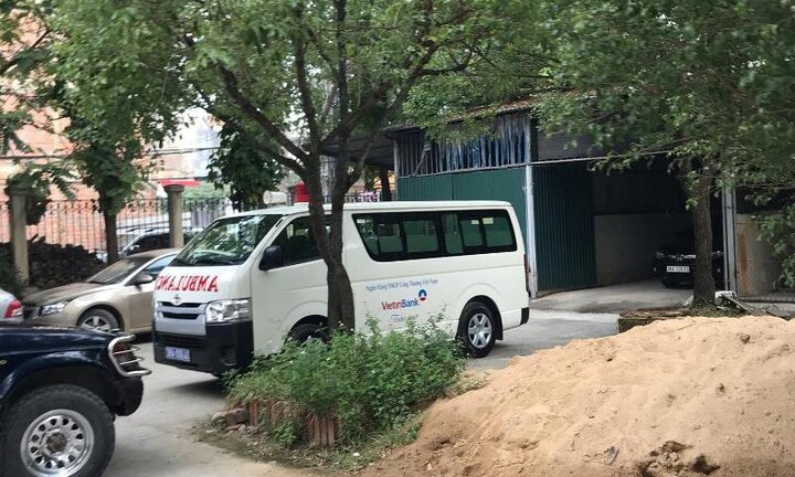 Thanh Hóa: Hàng loạt xe cứu thương chở lãnh đạo đi dự hội nghị?