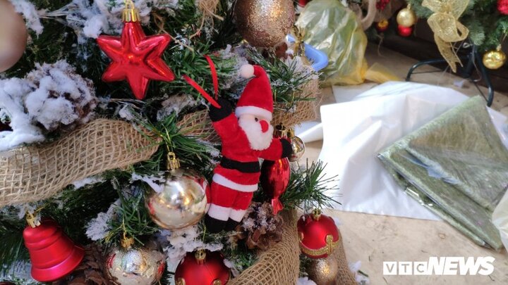 Mùa Giáng sinh 2018: Thông giả, quần áo ông già Noel tiếp tục thống lĩnh thị trường